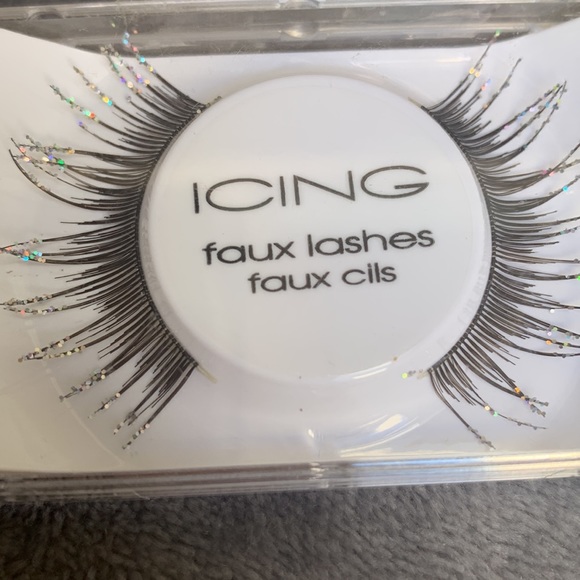 Icing Faux Lashes - Picture 2 of 4